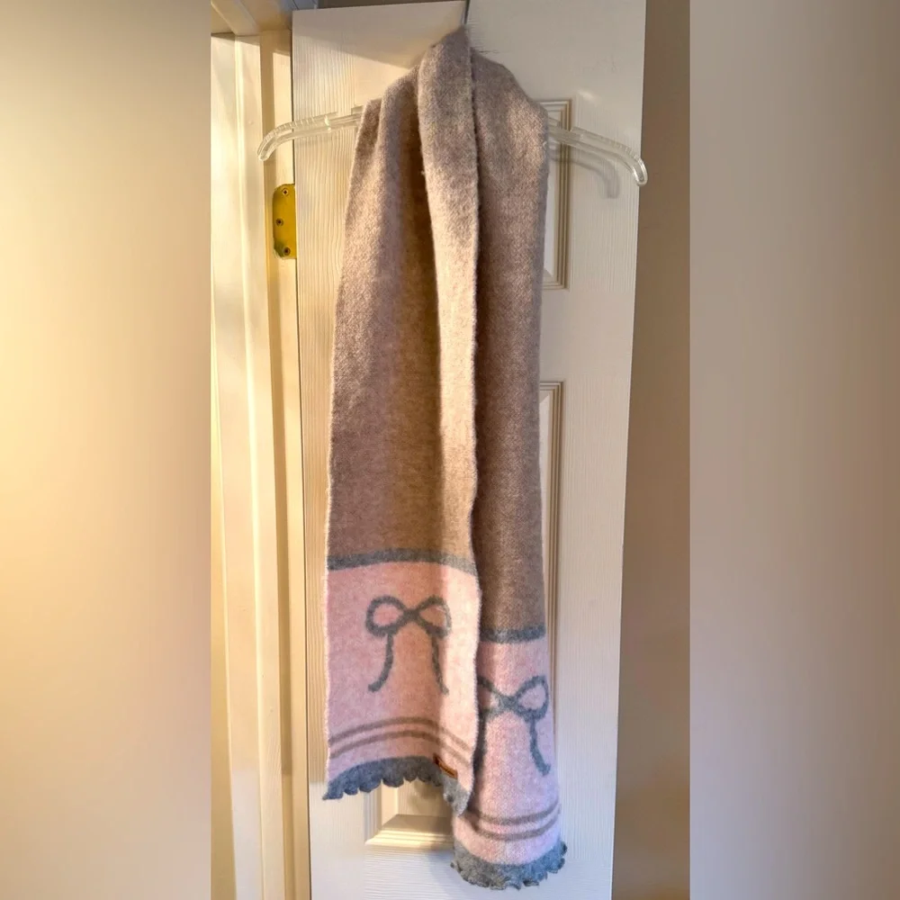 NWOT Cozy Woman’s Scarf